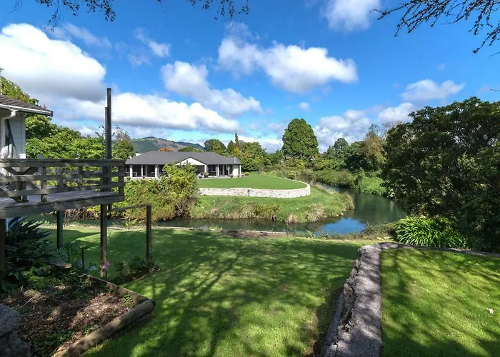 Ferienhaus Classical Lockwood House Nearby The Stream Rotorua