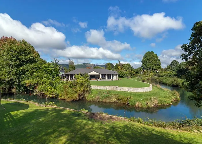 Classical Lockwood House Nearby The Stream Ferienhaus Rotorua