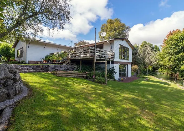 Ferienhaus Classical Lockwood House Nearby The Stream Rotorua